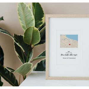 以下が含まれることがあります： バリ、イタリアの地図と「バリ、2018年9月、Dove tutto ebbe inizio、アンナ＆フランチェスコ」というテキストが書かれた額装されたプリントです。