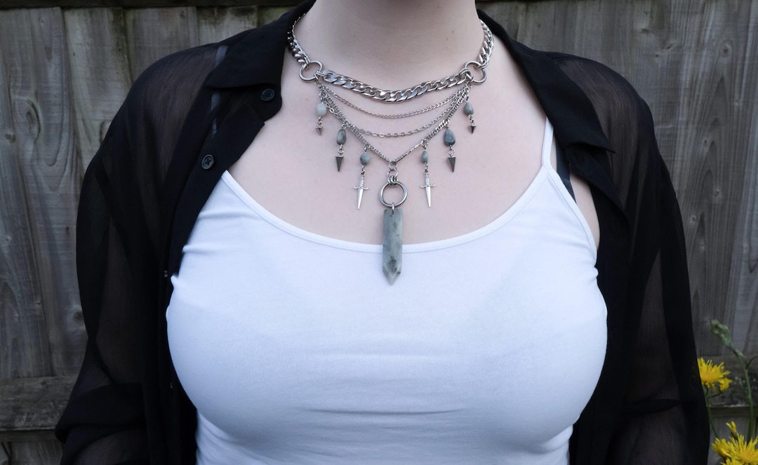 Greenback - Made to Measure Whimsical Stainless Steel and Natural Labradorite Crystal Layered Necklace With Dagger Charms - Etsy Japan