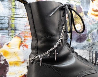 Strutter - Cadena para botas con cordones de acero inoxidable con dijes de daga y púas