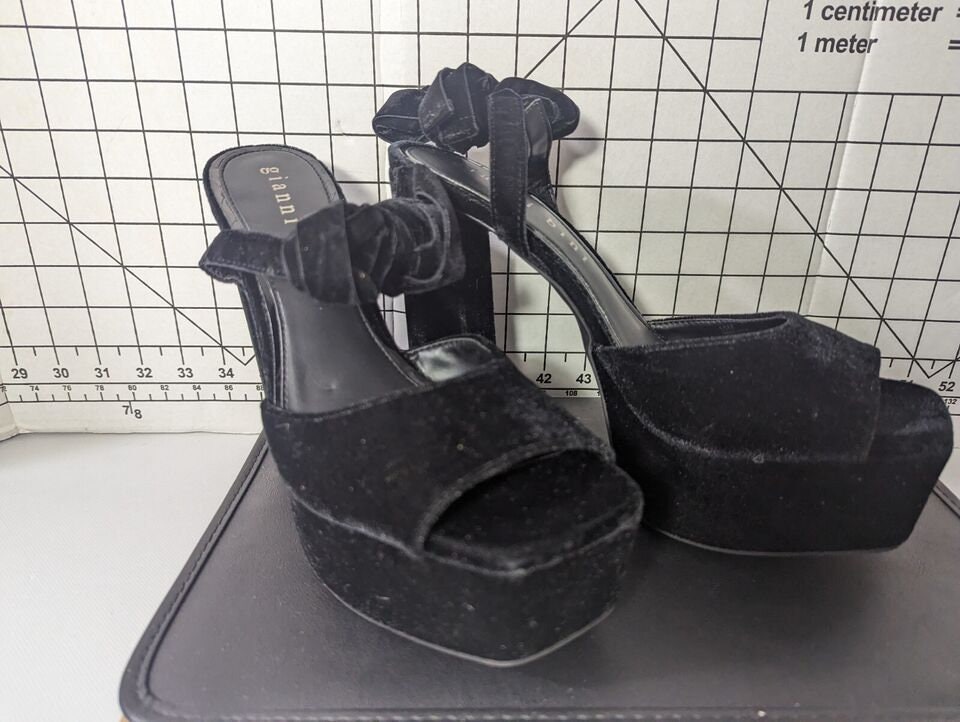 Gianni Bini, Shoes, Gianni Bini Brayden Woven Band Square Toe Sandal Size  65