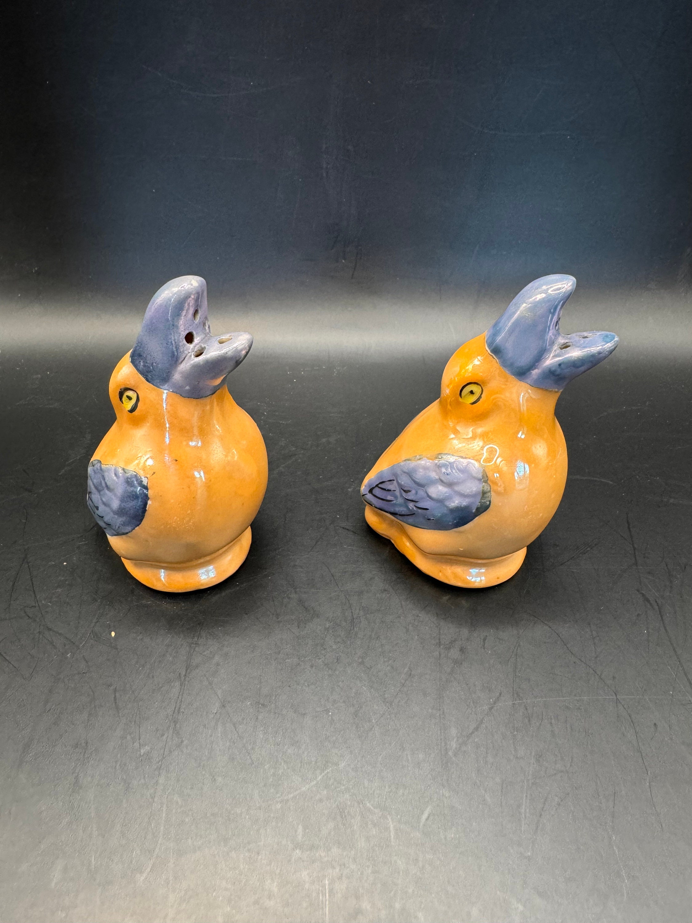 カラフルなトゥカンの陶器置物 カラフルなトゥカンの陶器置物