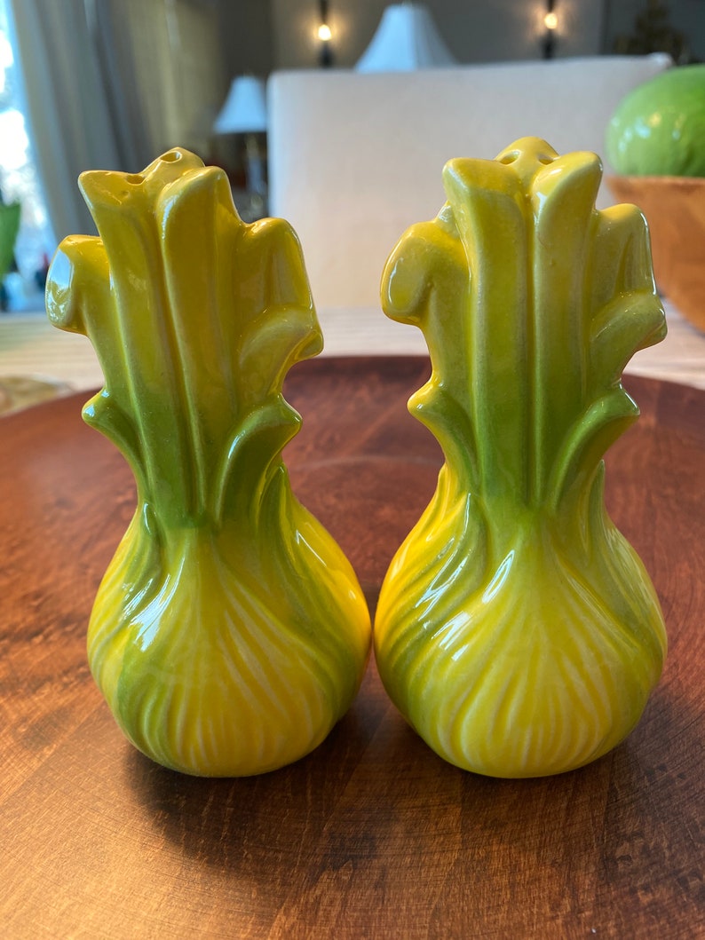 KMART Made in Japan Vintage Ceramic Onion/leek Salt & Pepper Set. New