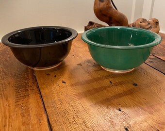 Pyrex 322 1L bowl. Black or green Pyrex bowl. Small Pyrex bowl from nesting set.