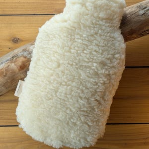 Kruik met nieuwe wollen hoes