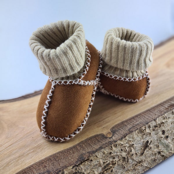 Babyschuhe Lammfell mit Strickbündchen