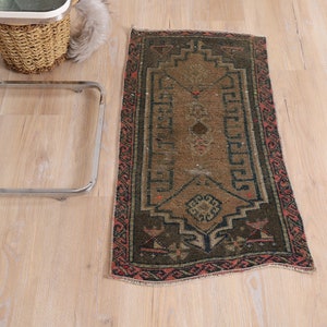 Small Vintage Turkish Oushak Rug (1.5x3 ft)