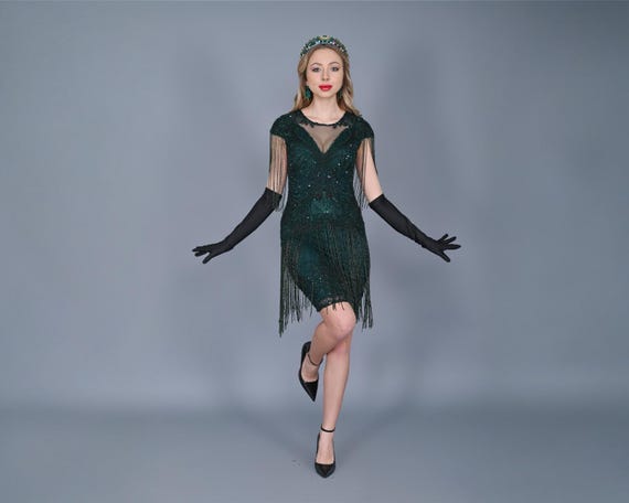 green flapper dress costume Zapaka Women Dark Green Sequined 1920s Plus Size Flapper Dress with 20s Accessories Set, Dark Green / 4XL main image 1