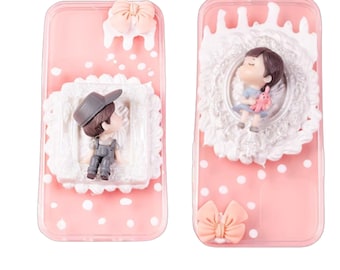 Cover per telefono Decoden realizzata a mano / Cornice Kawaii con baci tra ragazzo e ragazza / Samsung / Android / Apple iPhone / Tablet