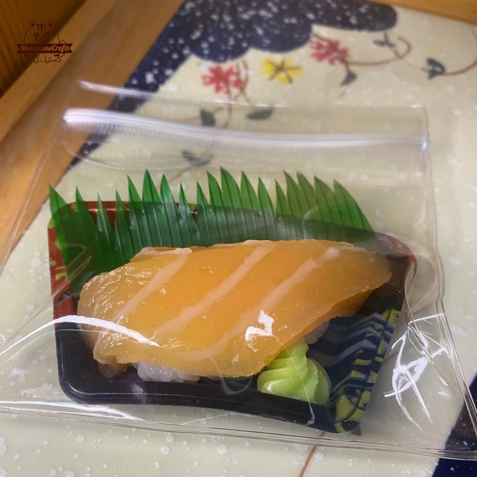 Joy Toy - Sushi Plushi Nigiri avec crevette (brodé) en Peluche Clip on 7 cm