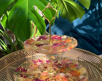 Personalized Resin Flower Preservation Cake Stand: Wedding Keepsake