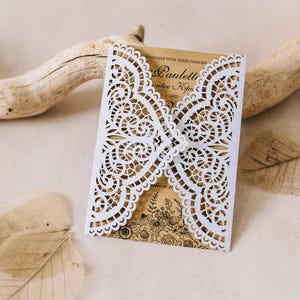 Modèle svg invitation rustique en dentelle, invitation de pli de porte en dentelle avec Rsvp pour mariage rustique Cricut, lasercut, papercut, camée svg dxf ai eps