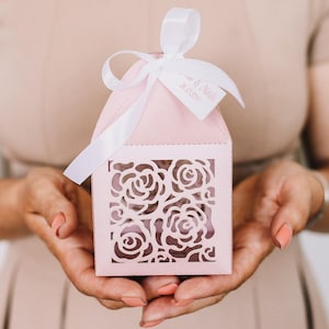 Modèle svg boîte cadeau roses, boîte à fleurs Svg, faveur de boîte à bonbons, fichiers roses boîte cadeau pour Cricut, découpe laser, papercut, camée (svg dxf ai cdr)
