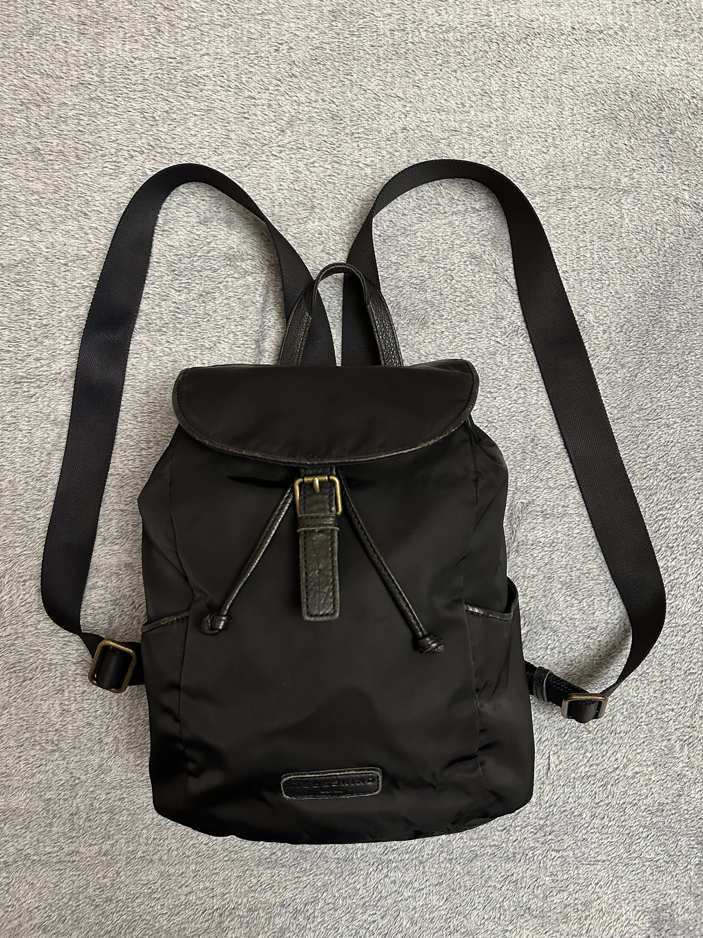 Liebeskind Berlin Backpack Womens Medium Black Leather Drawstring Bucket Bag Amazon.com: Liebeskind Berlin Women main image 2