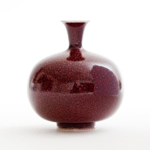 Jarrón esmalte sangre de buey Hoganas Cerámica Kjell Bolinder Estudio propio Sang de Boeuf. Alto 8 cm/3,2 pulg. Lanzado a mano. Único. Suecia 2004. EXCELENTE.