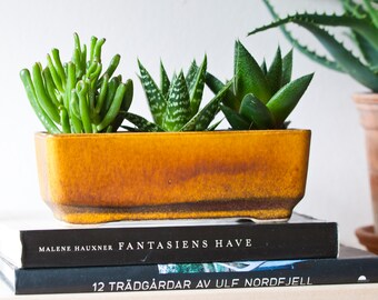Vetter Ceramic jardiniere, planter, flower pot in copper brown hues. For windowsill, shelf, table. L: 20 cm/7.9 in 1970 W Germany EXCELLENT