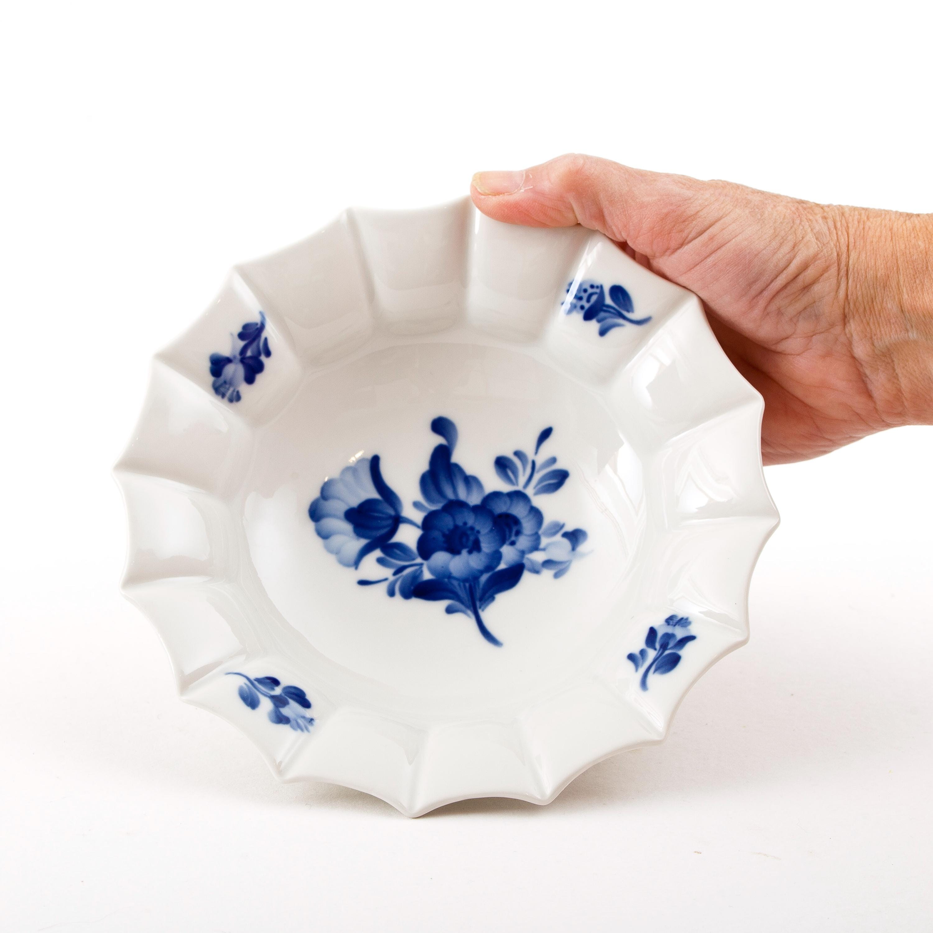 Royal Copenhagen Blue Flower Angular Tableware 8556 – 10 Bowl /Plate Ø:17 cm 6.7 Hand painted Denmark 1969–1974. EXCELLENT First sorting