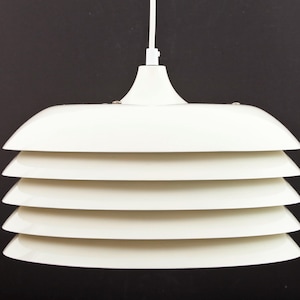 Hans-Agne Jakobsson stylish Lamingo T 742 White lacquered aluminium Ceiling lamp / Markaryd Sweden 1970s. Very fine vintage