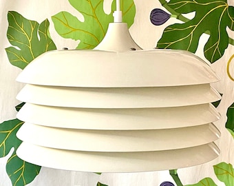Hans-Agne Jakobsson stylish Lamingo T 742 White lacquered aluminium Ceiling lamp / Markaryd Sweden 1970s. Very fine vintage