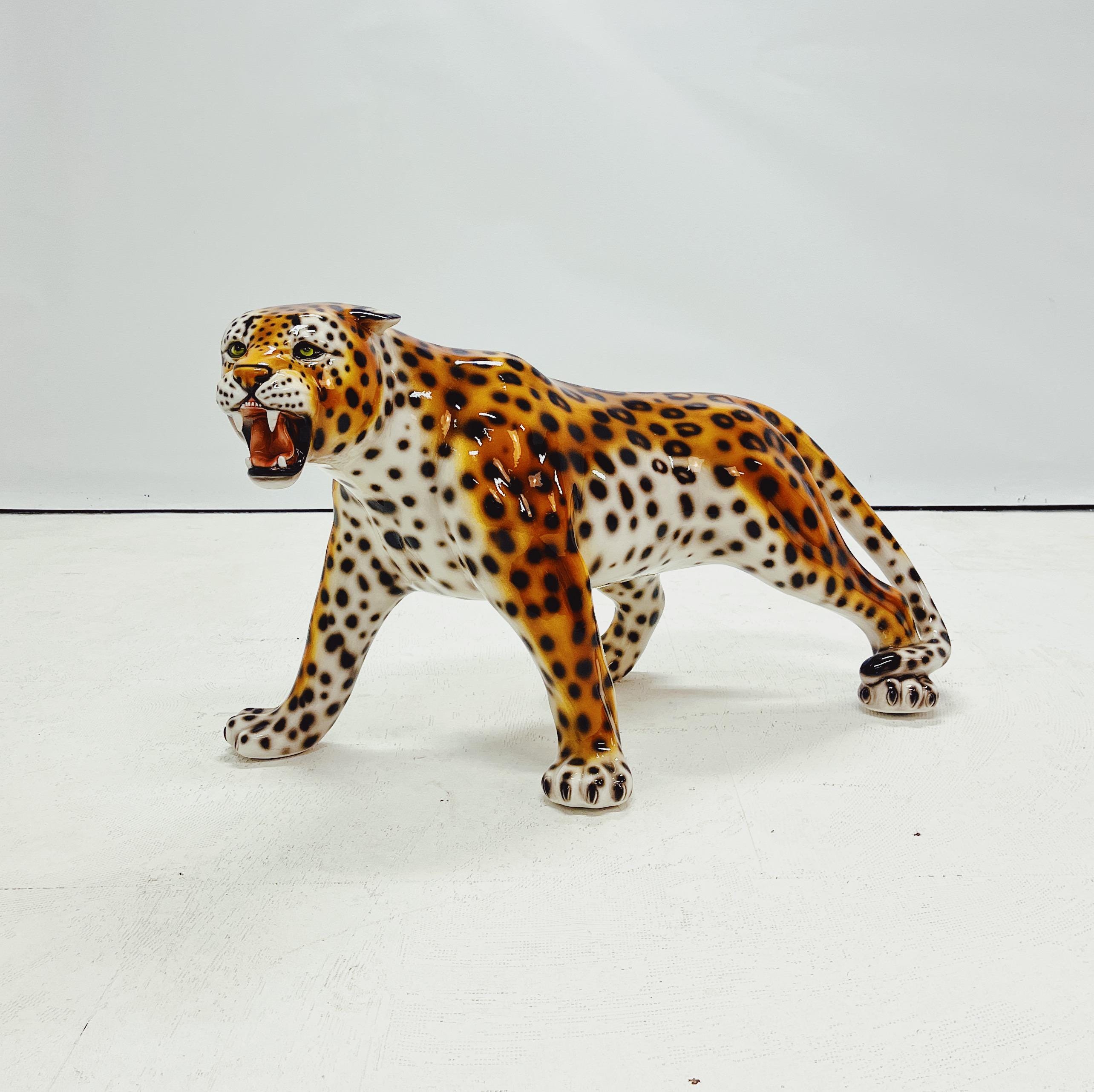 ヒョウの置物（陶器製） - Etsy 日本