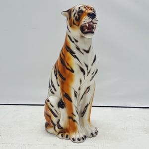Keramische tijgersculptuur