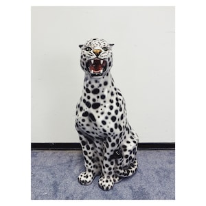 Statua di leopardo in ceramica