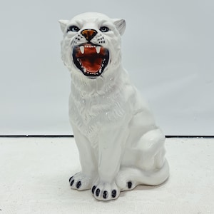 Statua di tigre in ceramica bianca