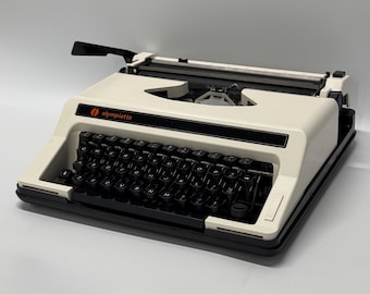 Máquina de escribir Olympiette, portátil y manual, en perfecto estado de funcionamiento, totalmente probada, con cinta nueva, lista para usar.