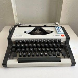 Image of Olympia A 2250 typewriter