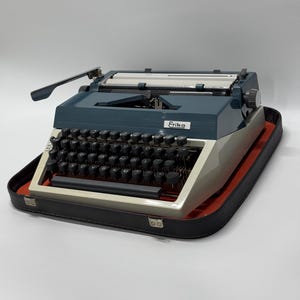 Erika Model 30 typewriter , German typewriter , witte typewriter, manual typewriter, vintage typewriter