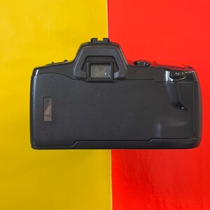 Minolta Dynax 500si with 35–200mm Lens: A Classic Film Kit – Dutch|Thrift