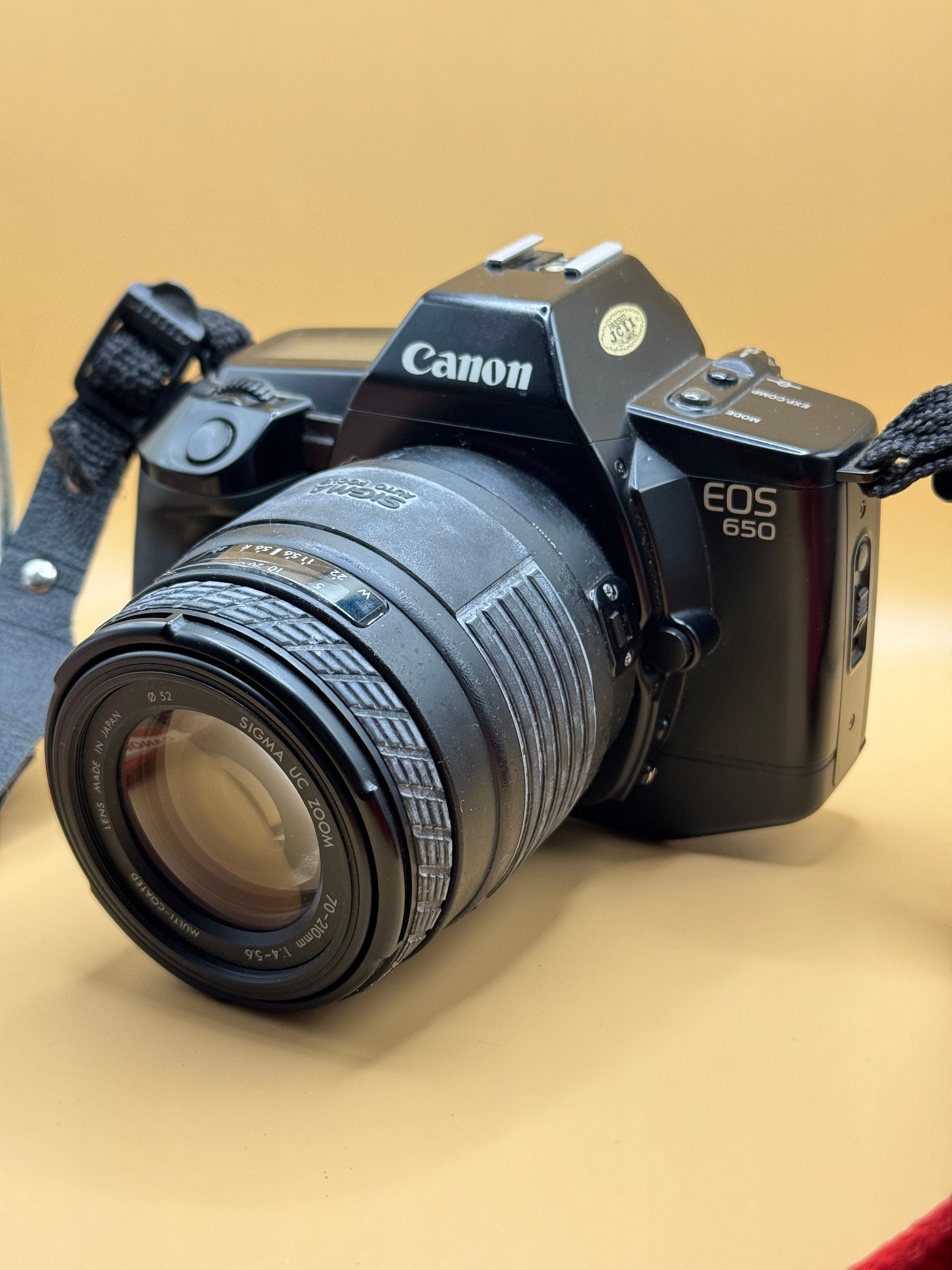 Canon EOS 650 Film Camera With Sigma UC Zoom 70-210mm Lens Capture 