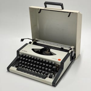 Olympia Traveller Vintage Typewriter: Portable Retro Writing Machine
