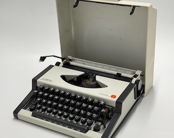Olympia Traveller Vintage Typewriter: Portable Retro Writing Machine