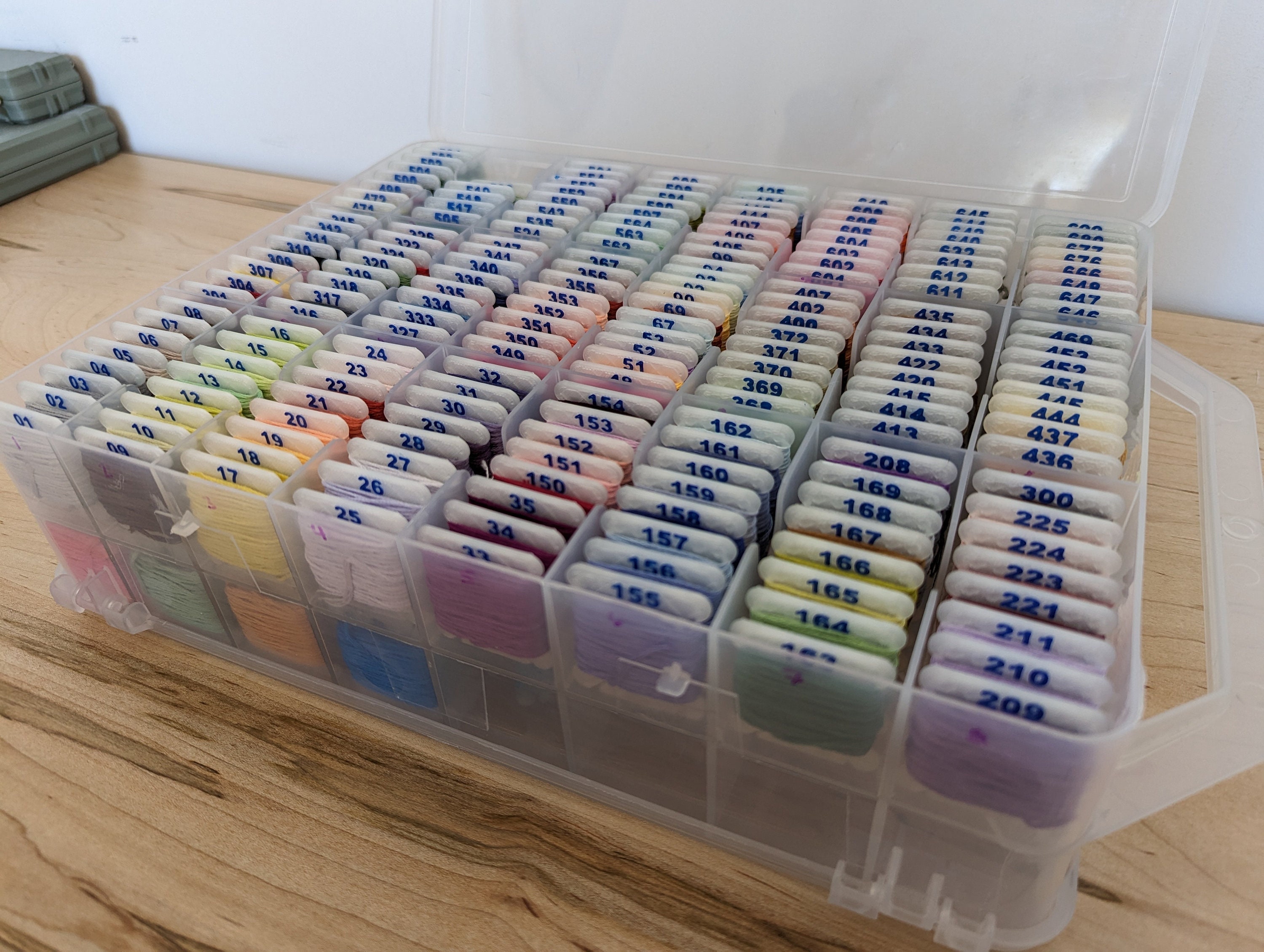 24 Grids Transparent Plastic Embroidery Floss Storage Box Floss Bobbins Beads  Storage Organizer-blue24 Grids Pink (huali)