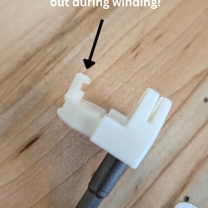 NYA Wicked Winder - Borrdriven broderigarnsupprullare - Generisk/DMC Plast + Kartong bild 3