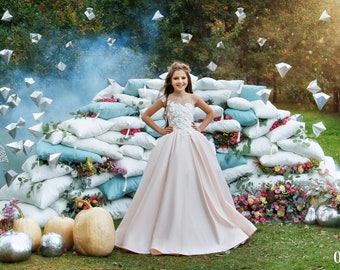 Robe de demoiselle d'honneur longueur au sol en dentelle florale avec corset dos mi-dos