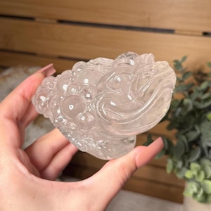 Large Clear Quartz Money Toad Carving Clear Quartz Crystal Lucky Frog Statue Feng Shui Crystal for Wealth Prosperity Abundance Good Fortune