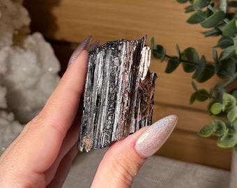 Raw Black Tourmaline Crystal Natural Black Tourmaline Mineral Specimen Protective Grounding Stone for Energy Clearing and Mineral Collection