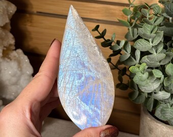 Moonstone Crystal Teardrop Flashy Moonstone Teardrop Flame Crystal with Blue and White Flash Moonstone Crystal for Balance and Healing Decor