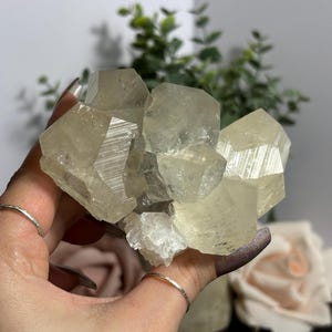 Lustrous Calcite Cluster with Quartz from Fujian Natural Calcite Mineral Specimen Raw Optical Calcite Crystal Cluster for Mineral Collection