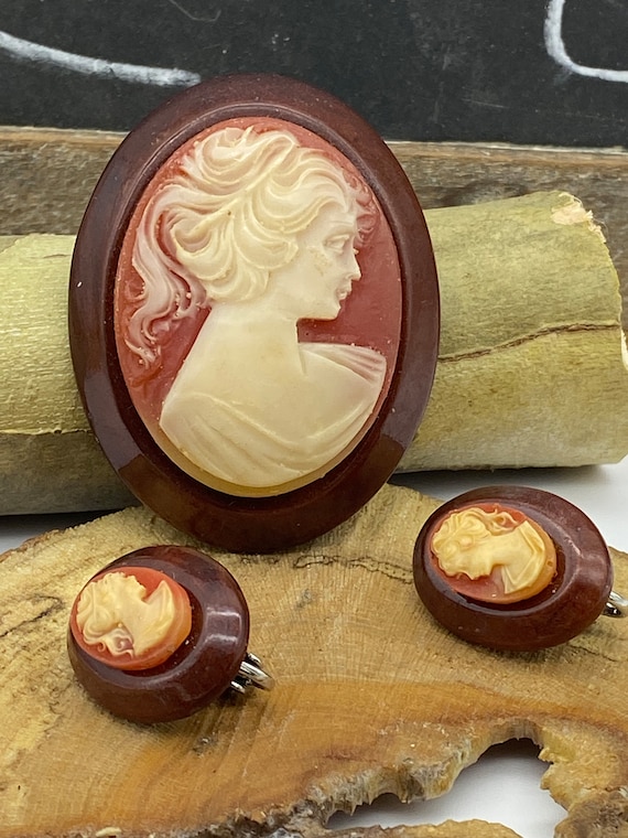 Cameo Brooch with Earrings