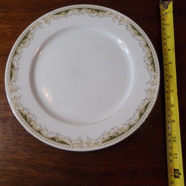 Queen Anne Signature Collection Select Fine China..Made in Japan- DINNER PLATE..Circa 1970's.. 10 and 1/4 inch~!