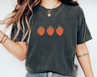 Strawberry Shirt, Cottagecore Shirt, Aesthetic Clothing, Strawberries Tshirt, Strawberry Patch Tee, Botanical Shirt, Strawberry Clothes