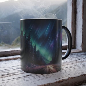 Noorderlicht mok, pijnbomen mok, kleur veranderende mok, Aurora Borealis mok, kleur morphing mok, winter mok, groenblijvende bomen beker