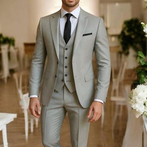 Men&#39;s Light Grey Three-Piece Suit: Classic Wedding Business Formal