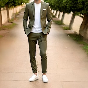 Olive Green Men&#39;s Suit: Slim Fit 2-Piece Wedding Groomsmen Suit