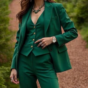 Classic Green Suits, For Women’s 3 Piece, Fashion Style Suits, Wedding Formal Wear, Stylish Bespoke Women’s Suits, Gifts