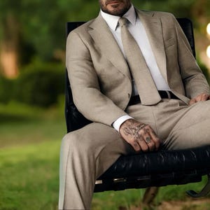Beige Two-Button Men&#39;s Suit: Modern Wedding & Business Style
