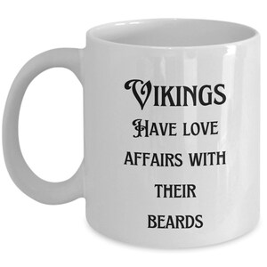 Wikingowie mają romanse ze swoimi brodami kubek, kubek do kawy zabawny, kubek do kawy humorystyczny Wiking, kubek do kawy Wiking merch
