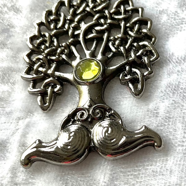 Merlin’s Oak pendant